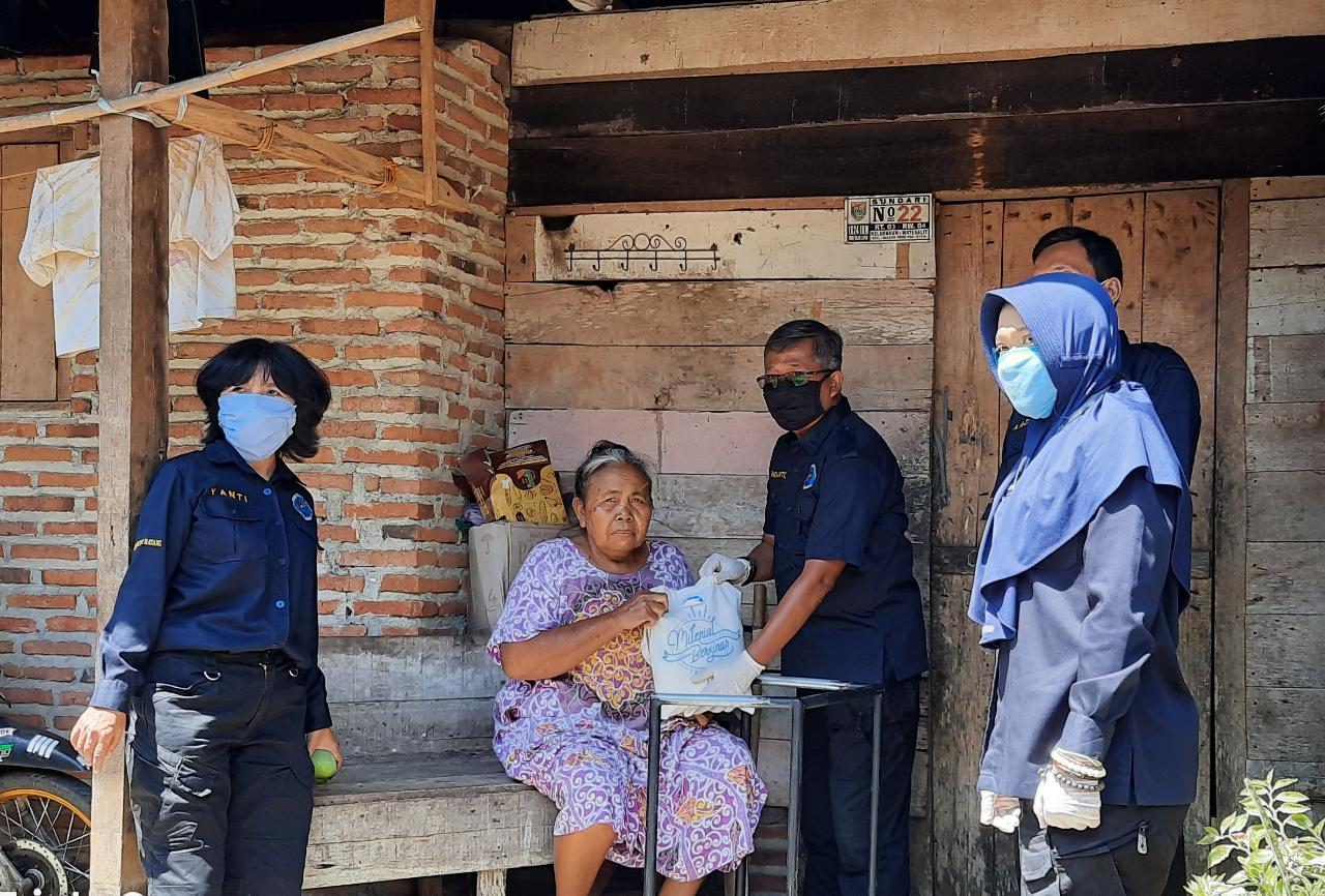 BANTU WARGA TERDAMPAK WABAH COVID-19, BNNK BATANG BAGI SEMBAKO BANTU WARGA TERDAMPAK WABAH COVID-19, BNNK BATANG BAGI SEMBAKO