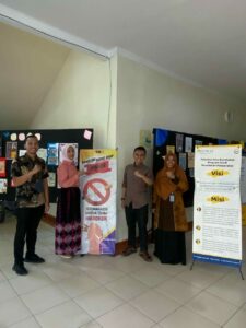 PARTISIPASI PEMASANGAN SPANDUK DI KAMPUS UNIKAL PARTISIPASI PEMASANGAN SPANDUK DI KAMPUS UNIKAL