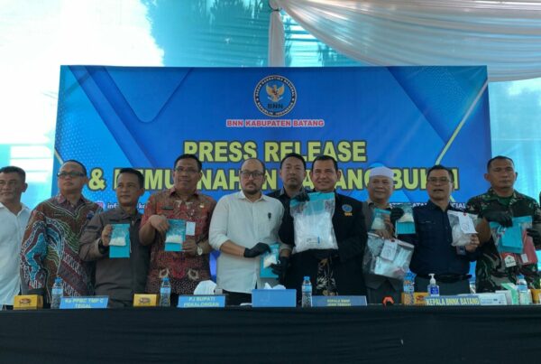 BNNP JAWA TENGAH DAN BNNK BATANG UNGKAP PEREDARAN GELAP SABU SENILAI 1 M