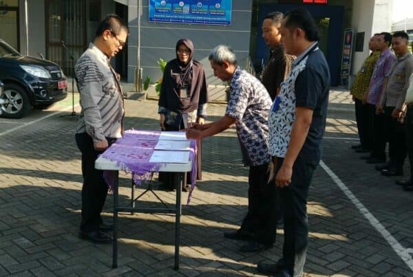 Perkuat Integritas, Pegawai BNNK Batang Tandatangani Pakta