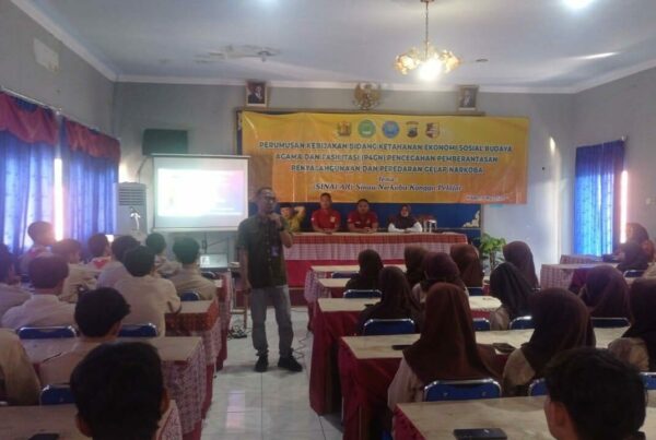 BNNK BATANG MEMBERIKAN PEMBEKALAN BAHAYA NARKOBA BAGI PELAJAR SMA PGRI KAJEN