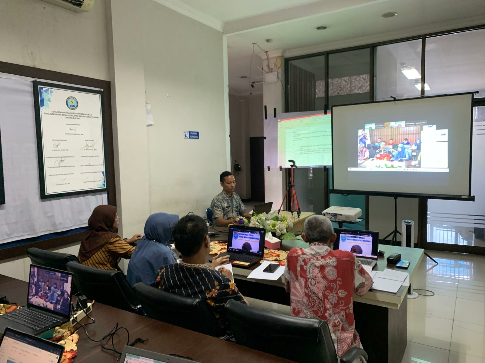 Ikuti Desk Evaluasi TPI BNN, BNNK Batang Siap Raih Predikat WBK Desk Evaluasi TPI: BNNK Batang Siap Raih Predikat WBK!